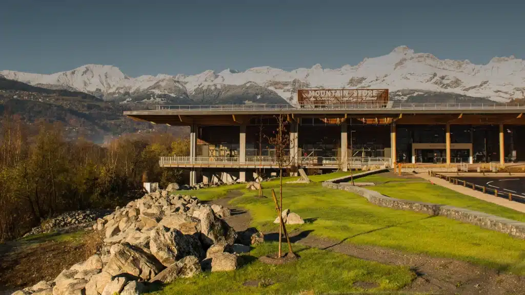 Le Mountain Store Decathlon de Sallanches, face au Mont Blanc